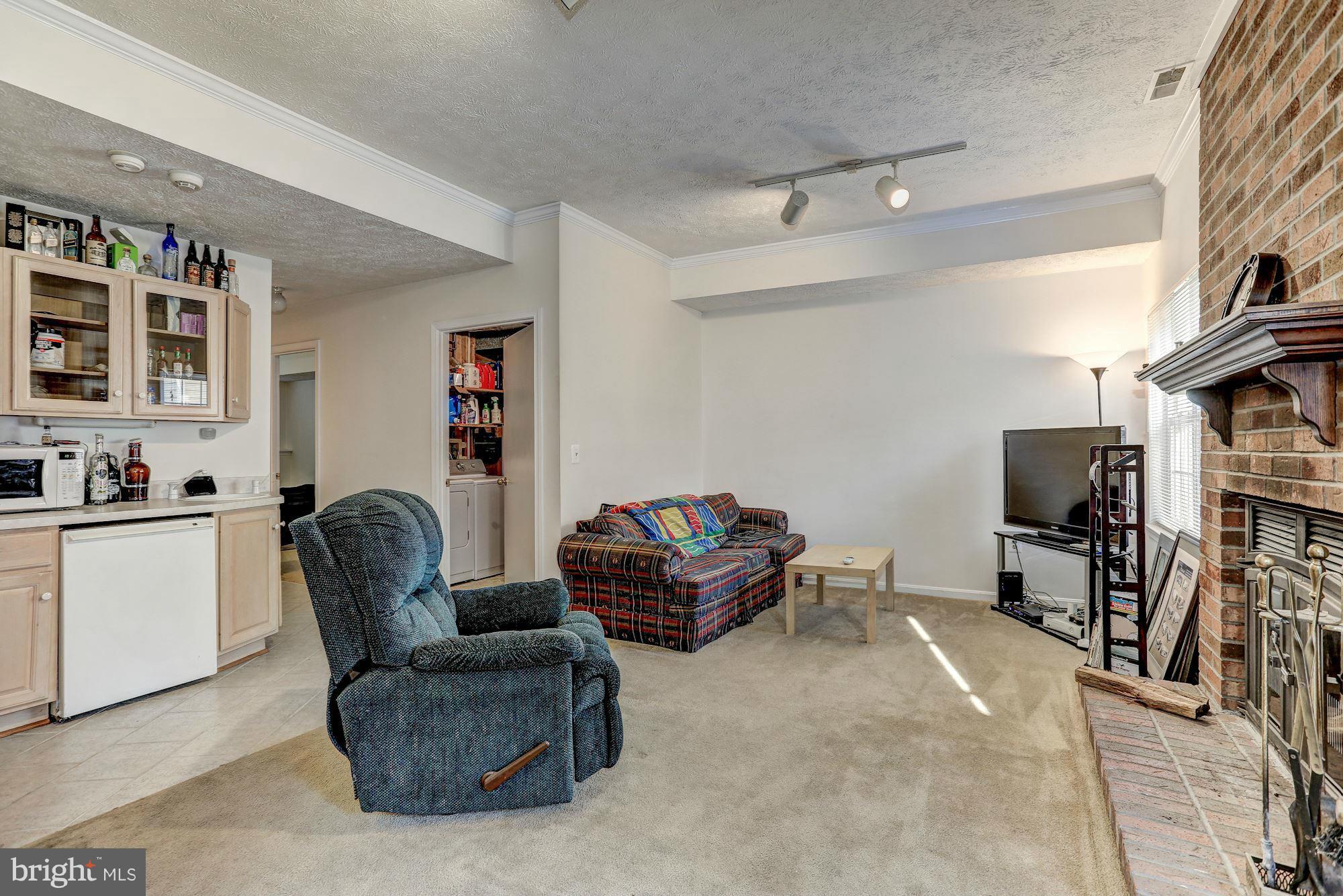 6159 Singletons Way Centreville, VA 20121 - Photo 6 of 11 Family Room