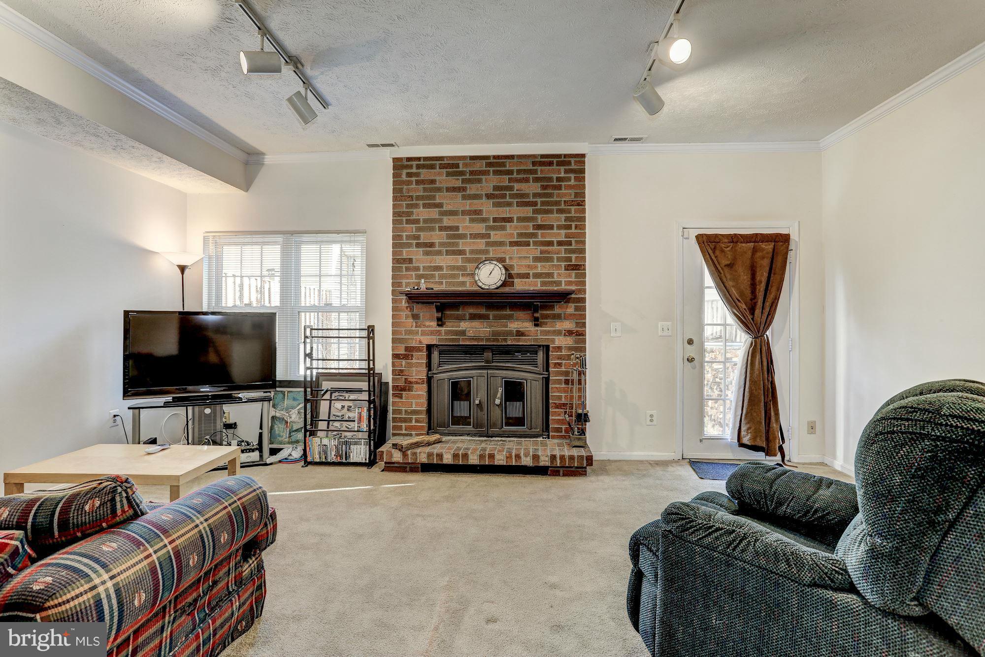 6159 Singletons Way Centreville, VA 20121 - Photo 7 of 11 Family Room