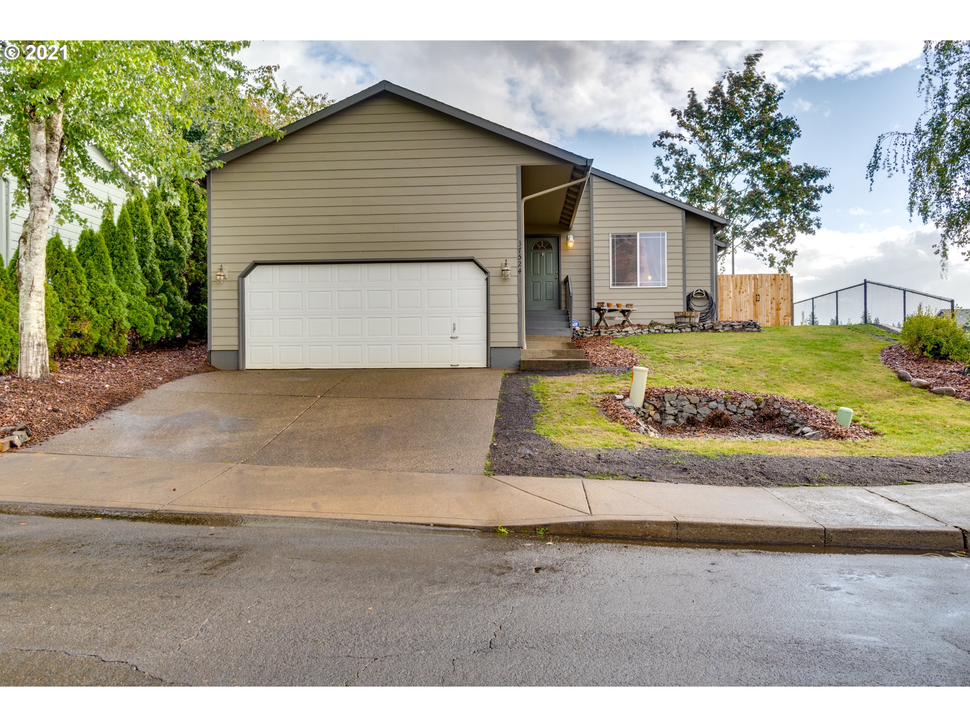 37524 Rachael Drive Sandy, OR 97055 - Photo 3 of 32 Gallery Image 3