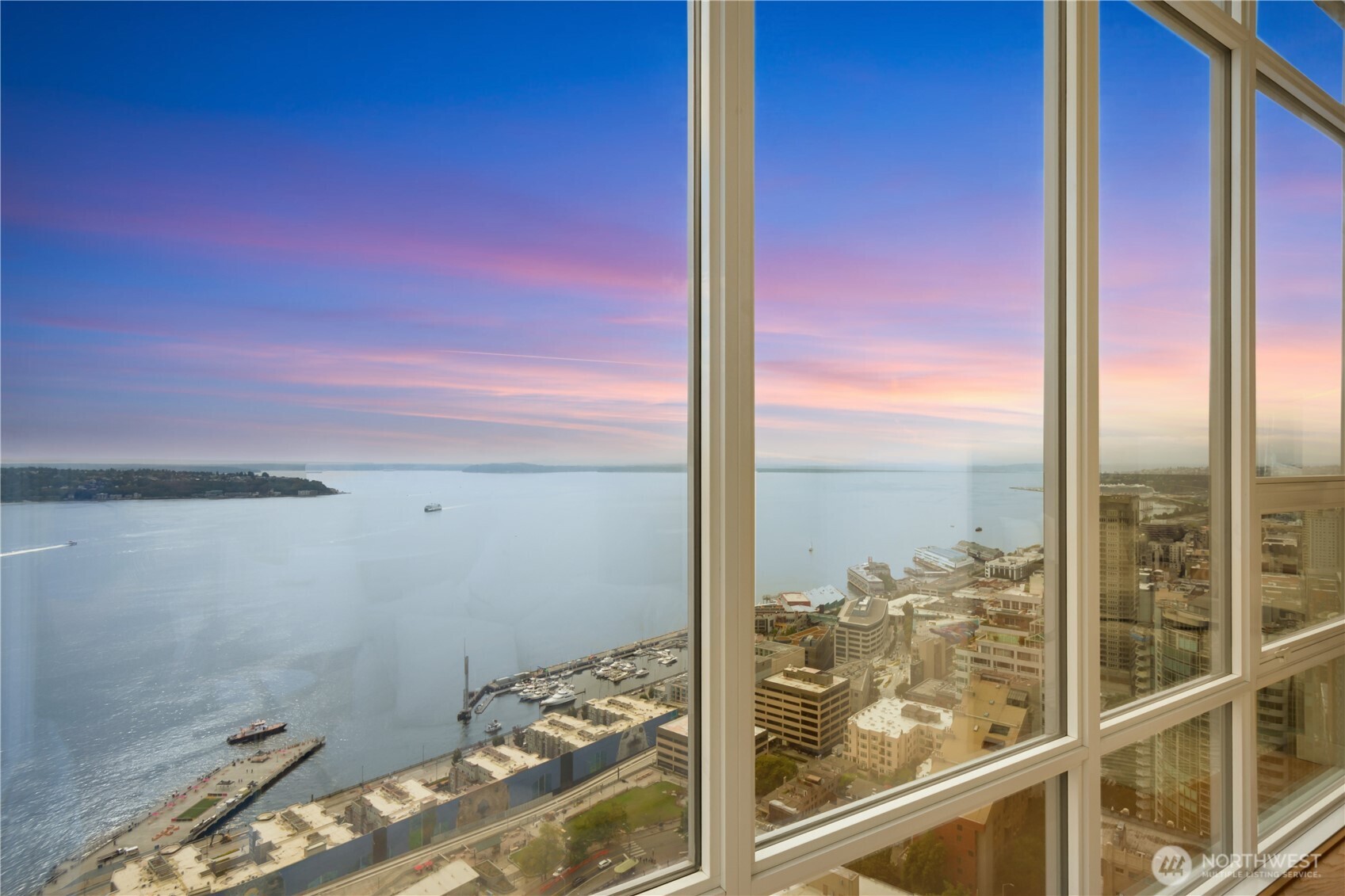 121 Stewart Street, Unit 3504 Seattle, WA 98101 - Photo 7 of 31 a view of a balcony