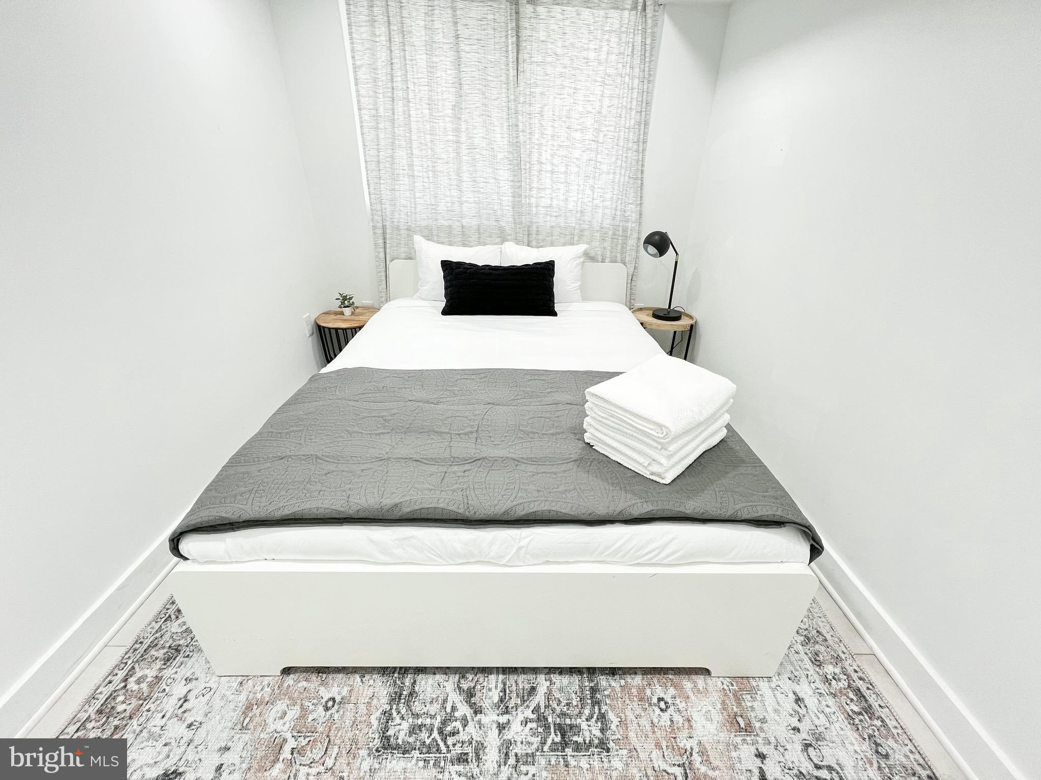 3424 9th Street Northeast Washington, DC 20017 - Photo 16 of 32 a bathroom with a bathtub
