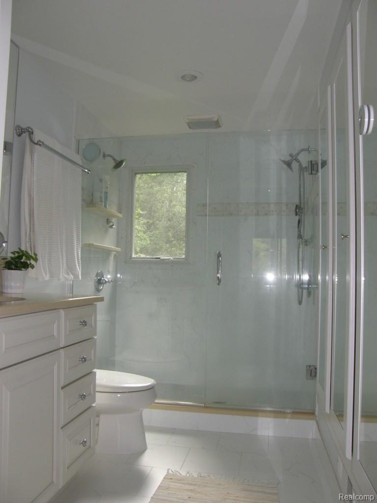 2010 East Gunn Road Rochester, MI 48306 - Photo 12 of 20 Master Bathroom
