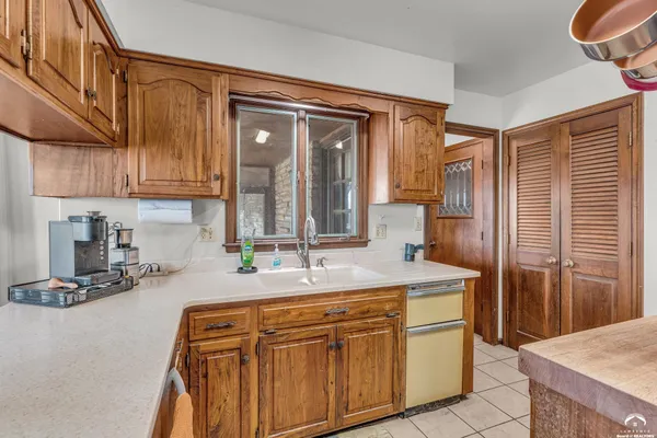 $640,000 | 141-127 Southwest Urish Road, Topeka, KS 66615