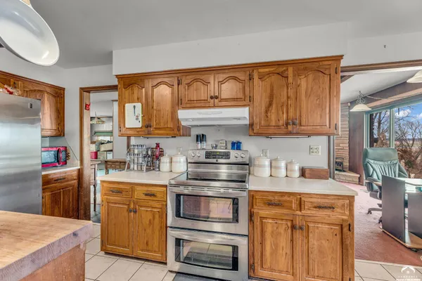 $640,000 | 141-127 Southwest Urish Road, Topeka, KS 66615