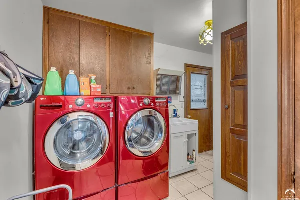 $640,000 | 141-127 Southwest Urish Road, Topeka, KS 66615