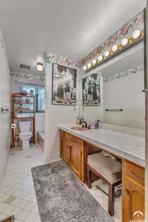 $640,000 | 141-127 Southwest Urish Road, Topeka, KS 66615