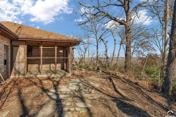 $640,000 | 141-127 Southwest Urish Road, Topeka, KS 66615