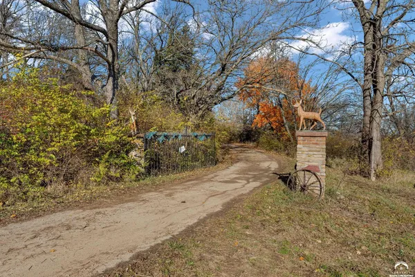 $640,000 | 141-127 Southwest Urish Road, Topeka, KS 66615