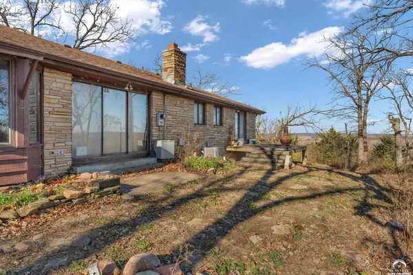 $640,000 | 141-127 Southwest Urish Road, Topeka, KS 66615