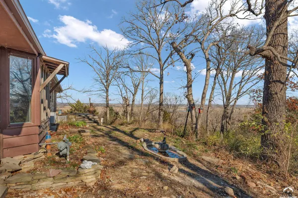 $640,000 | 141-127 Southwest Urish Road, Topeka, KS 66615