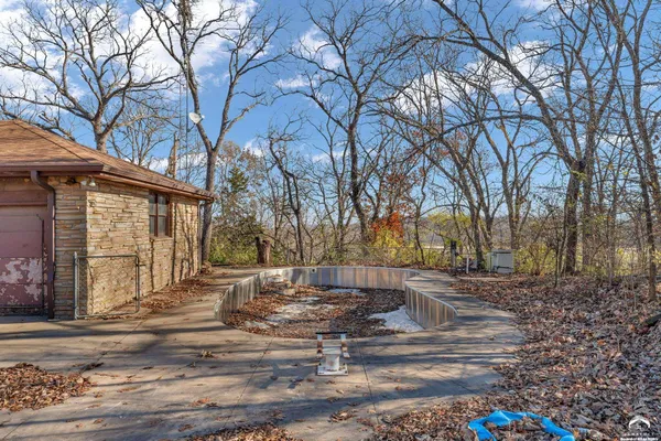 $640,000 | 141-127 Southwest Urish Road, Topeka, KS 66615