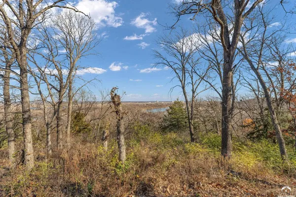 $640,000 | 141-127 Southwest Urish Road, Topeka, KS 66615