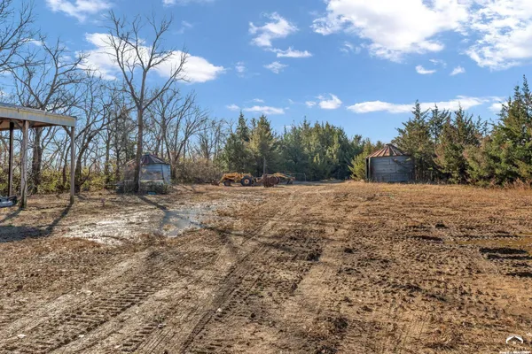 $640,000 | 141-127 Southwest Urish Road, Topeka, KS 66615