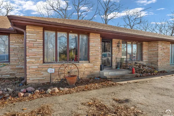 $640,000 | 141-127 Southwest Urish Road, Topeka, KS 66615