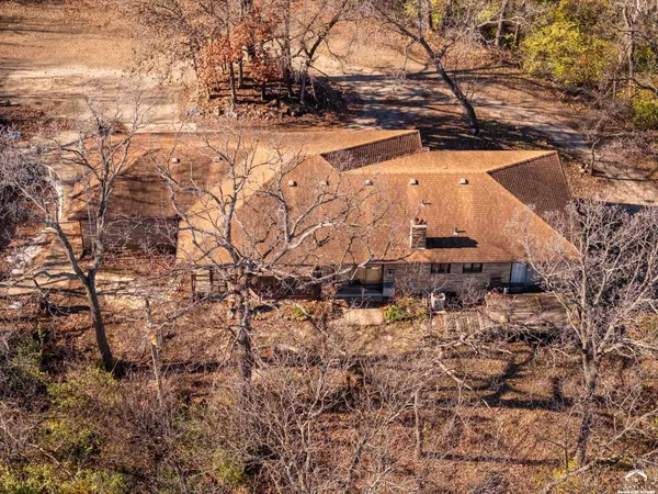 $640,000 | 141-127 Southwest Urish Road, Topeka, KS 66615