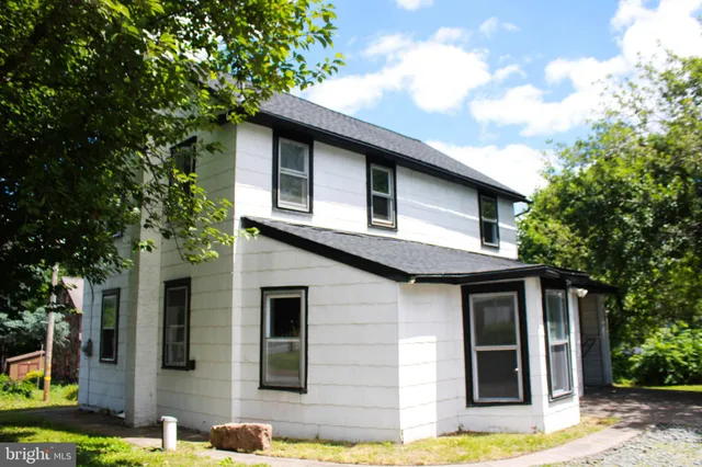 $279,900 | 1360 East Main Street, Douglassville, PA 19518