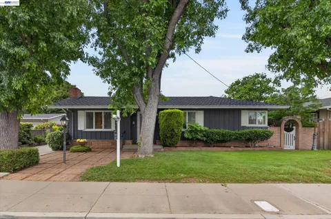 $1,300,000 | 4247 School Street, Pleasanton, CA 94566