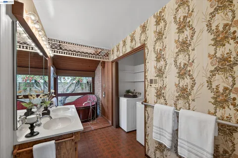 $1,300,000 | 4247 School Street, Pleasanton, CA 94566