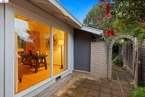 $1,300,000 | 4247 School Street, Pleasanton, CA 94566