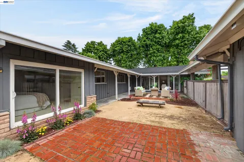 $1,300,000 | 4247 School Street, Pleasanton, CA 94566