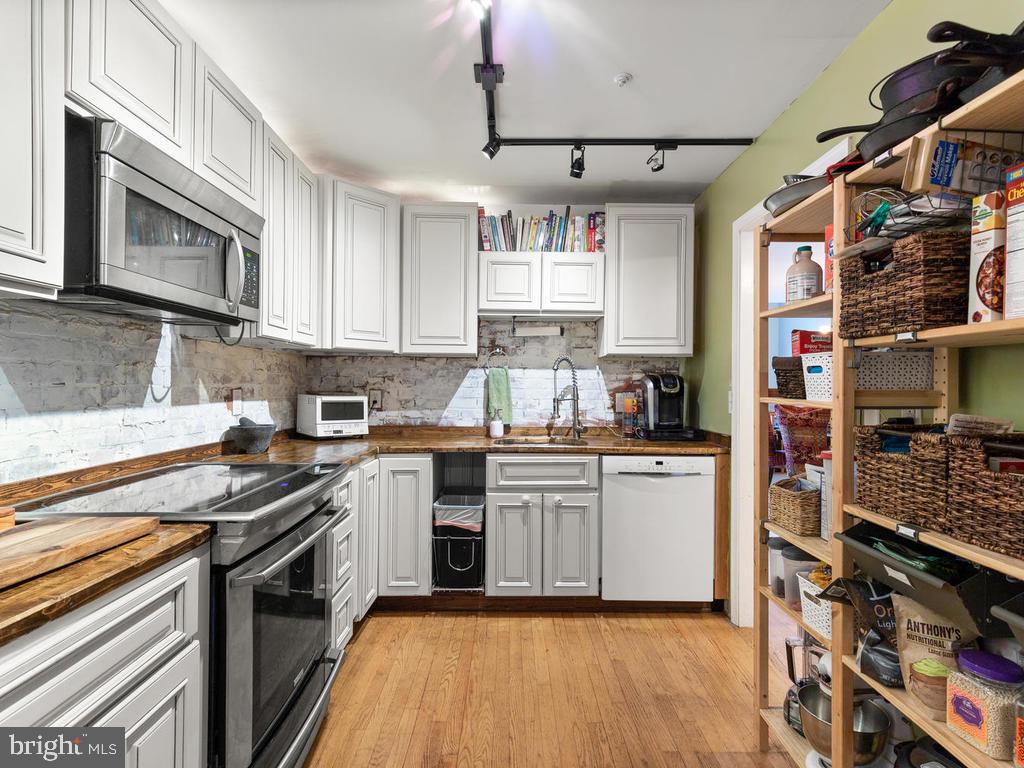 9314 Ispahan Loop Laurel, MD 20708 - Photo 11 of 46