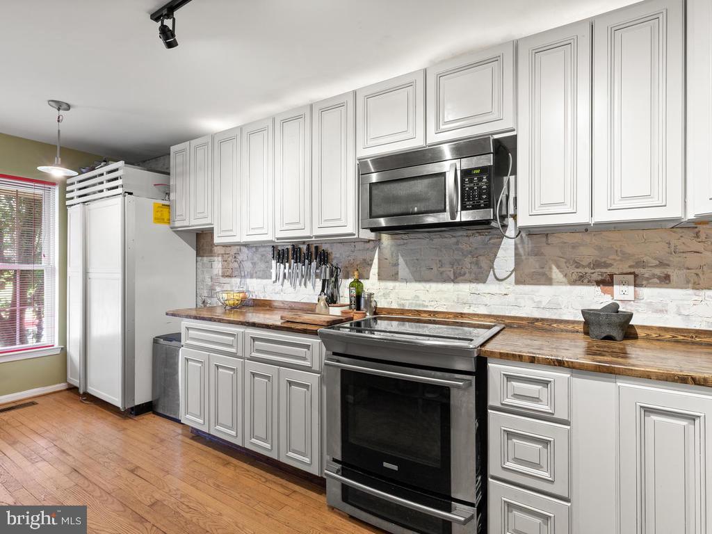 9314 Ispahan Loop Laurel, MD 20708 - Photo 12 of 46