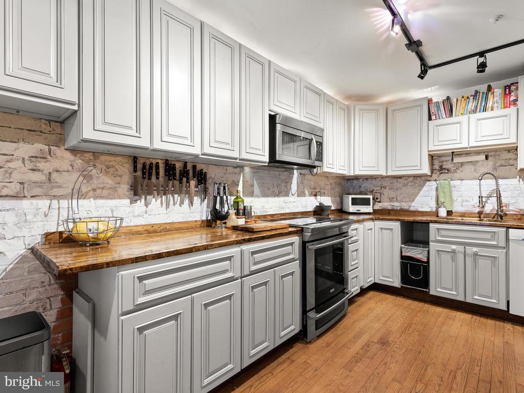 9314 Ispahan Loop Laurel, MD 20708 - Photo 10 of 46