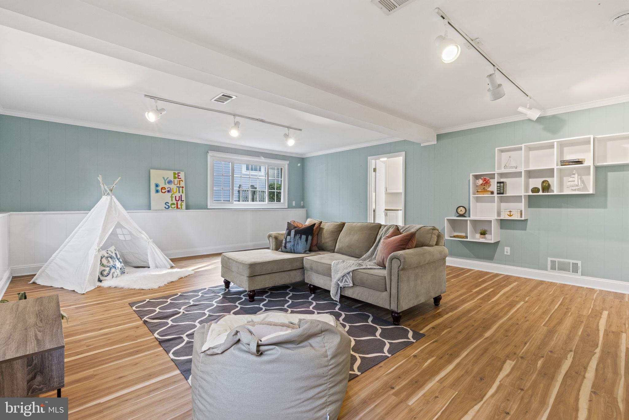 9 Wainwright Drive Annapolis, MD 21401 - Photo 22 of 41 New luxury vinyl plank flooring