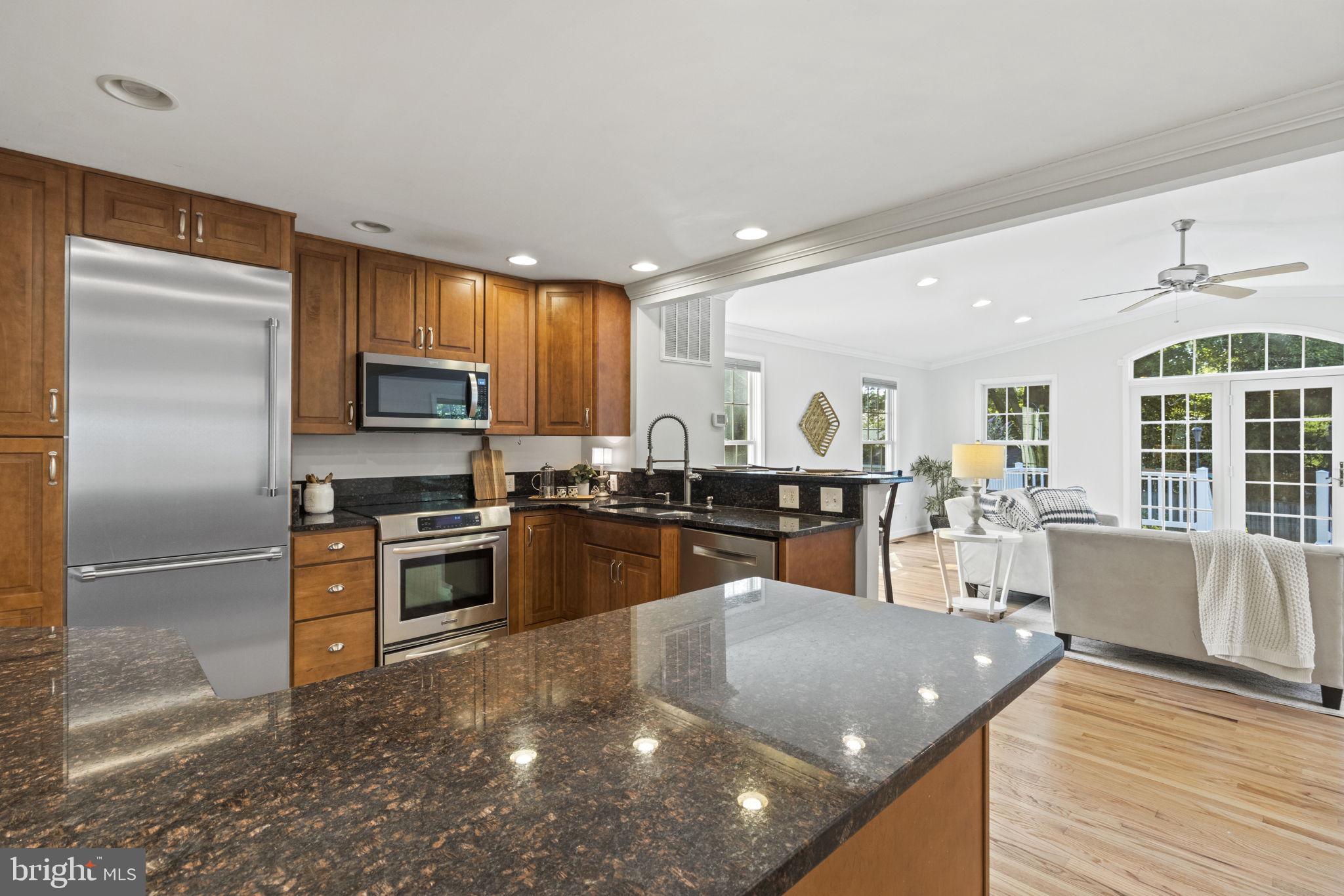 9 Wainwright Drive Annapolis, MD 21401 - Photo 8 of 41 Updated SS appl. featuring luxury Thermador fridge