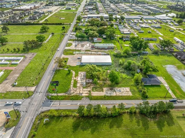 $1,100,000 | 2323 Country Club Road, Lake Charles, LA 70605