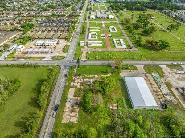 $1,100,000 | 2323 Country Club Road, Lake Charles, LA 70605
