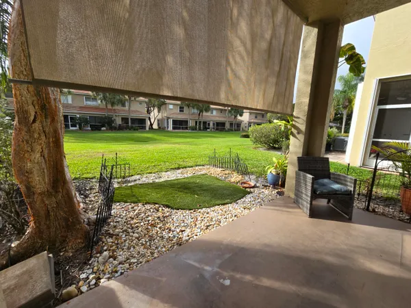 a view of a fountain in front of a house