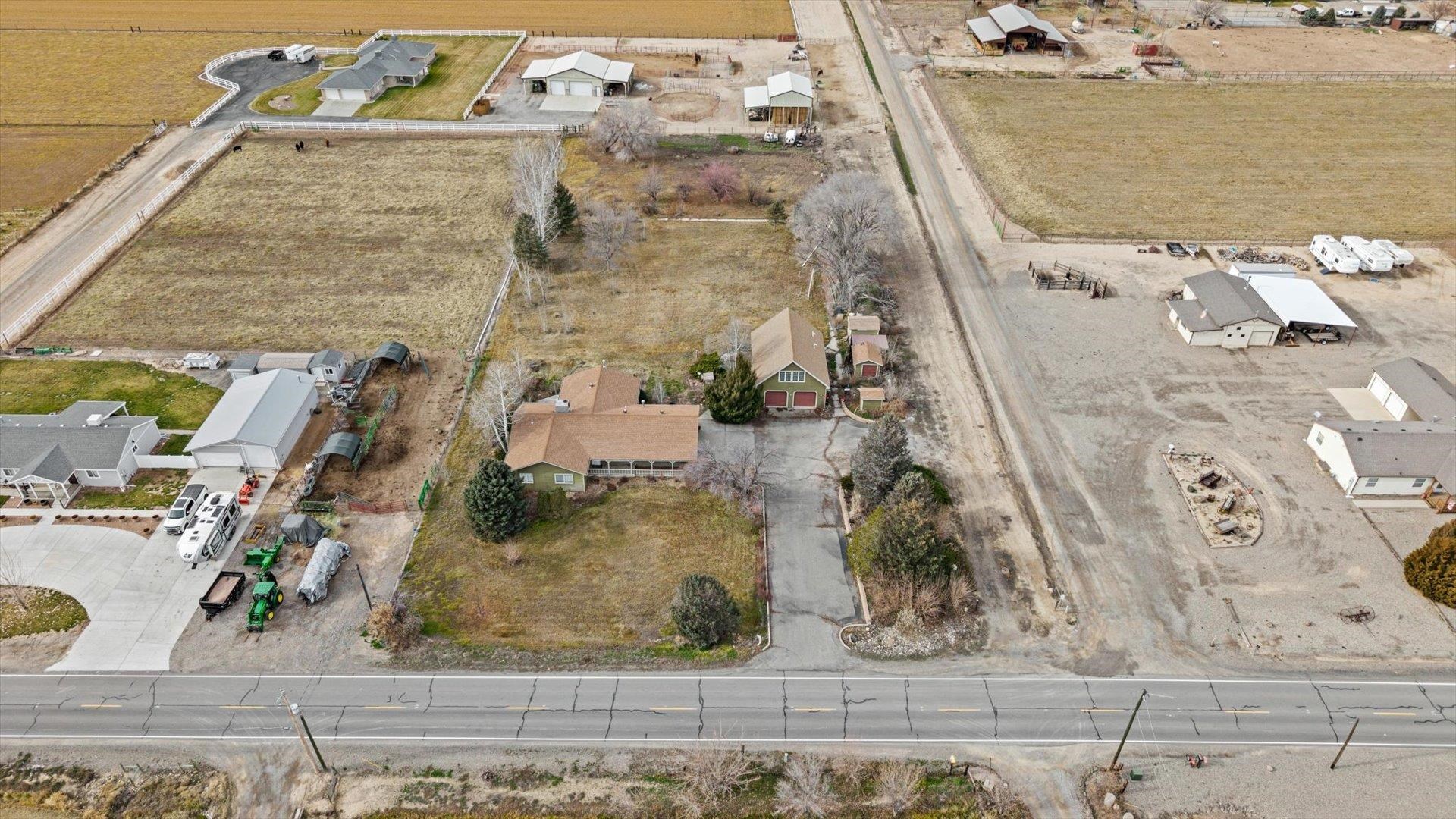 1195-17 1/2 North 1/2 Road Fruita, CO 81521 - Photo 31 of 33 an aerial view of a residential houses with outdoor space