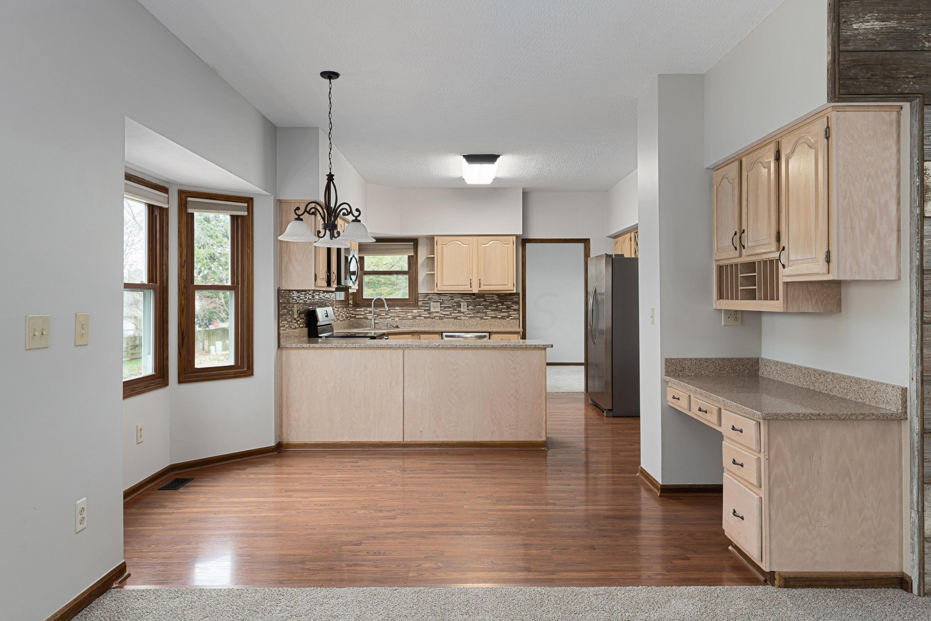1157 Riva Ridge Boulevard Columbus, OH 43230 - Photo 18 of 55 Eating Space with built in desk