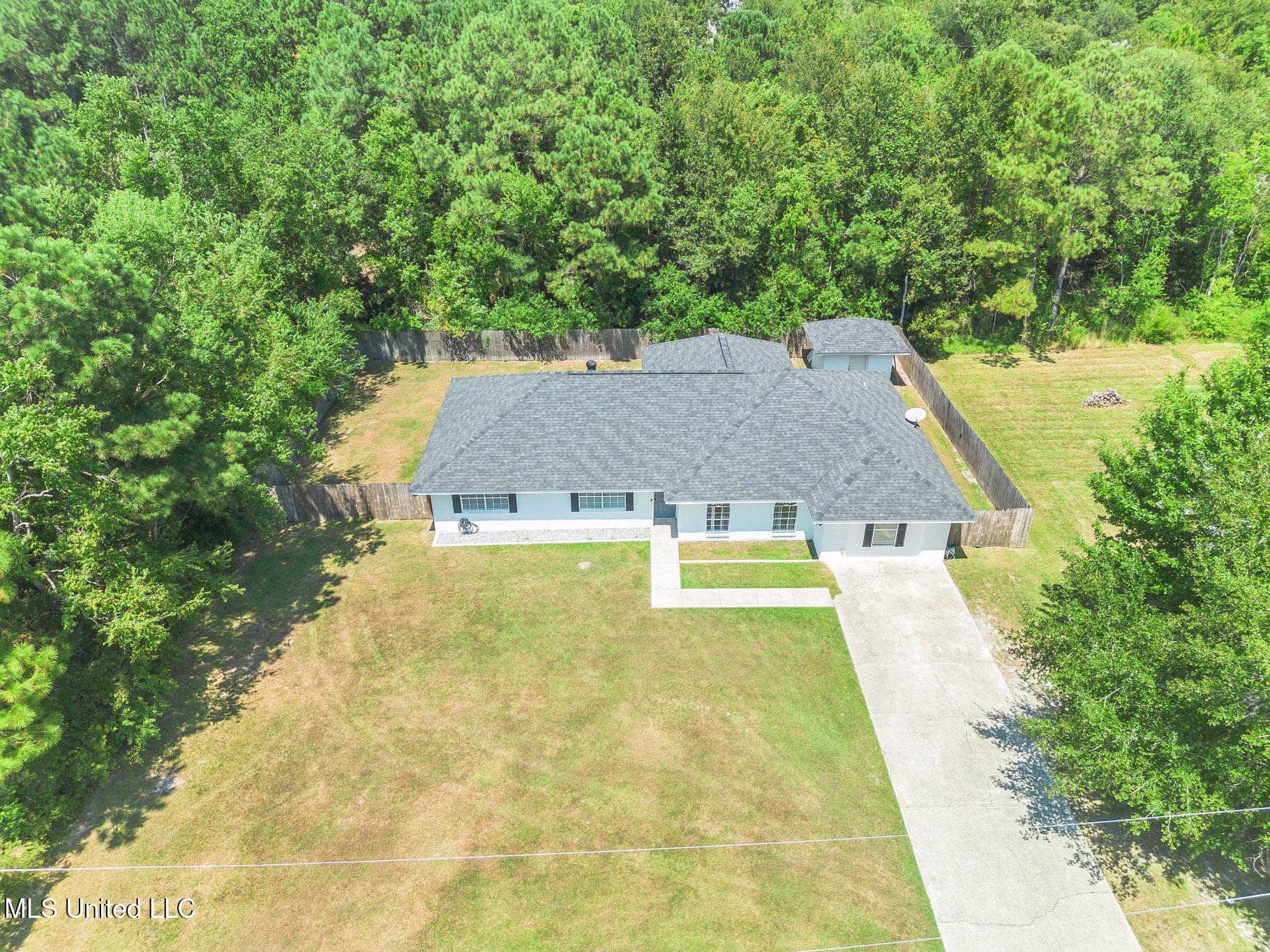 106 Piney Ridge Road Waveland, MS 39576 - Photo 2 of 25 Front View