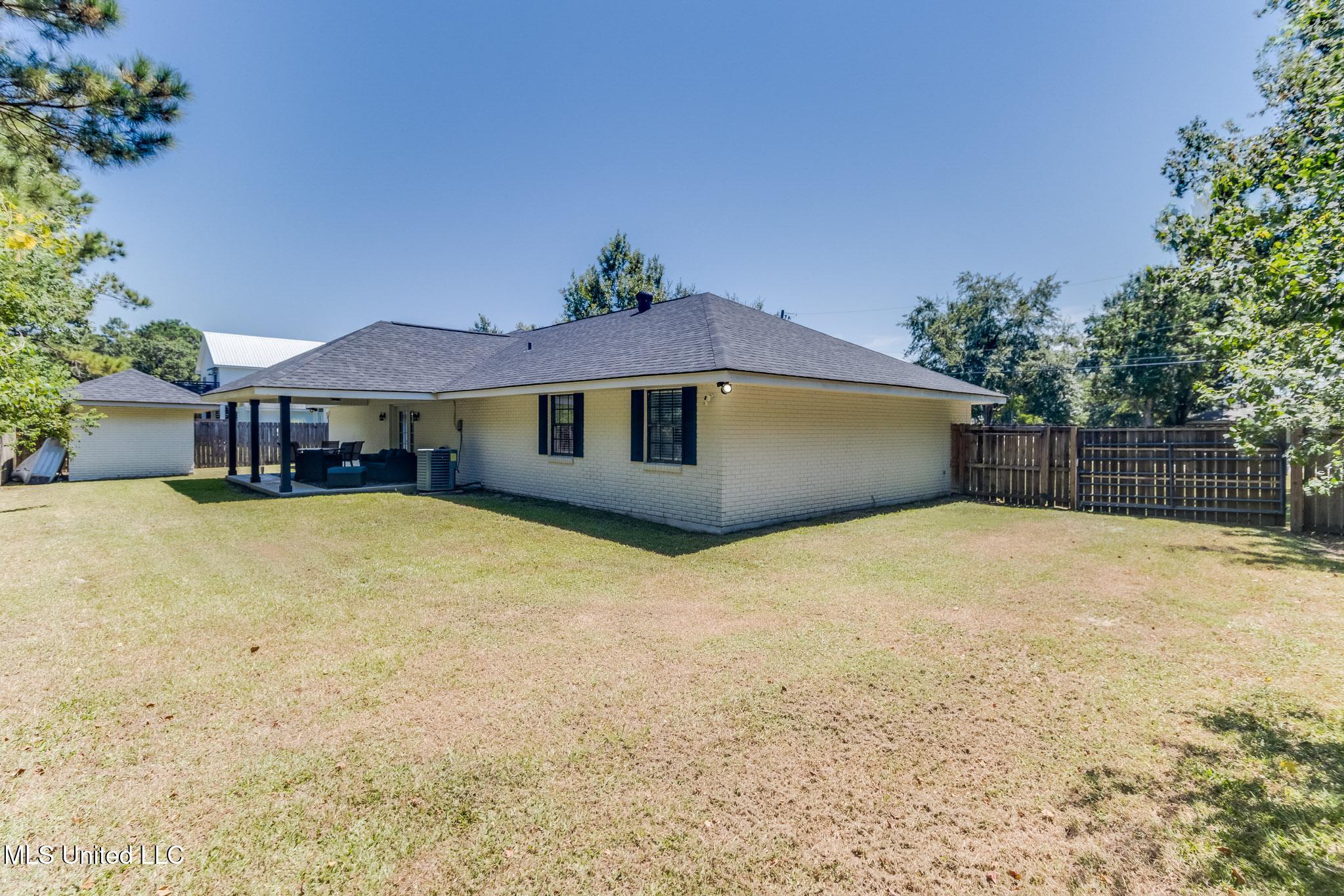 106 Piney Ridge Road Waveland, MS 39576 - Photo 3 of 25 IMG_5687