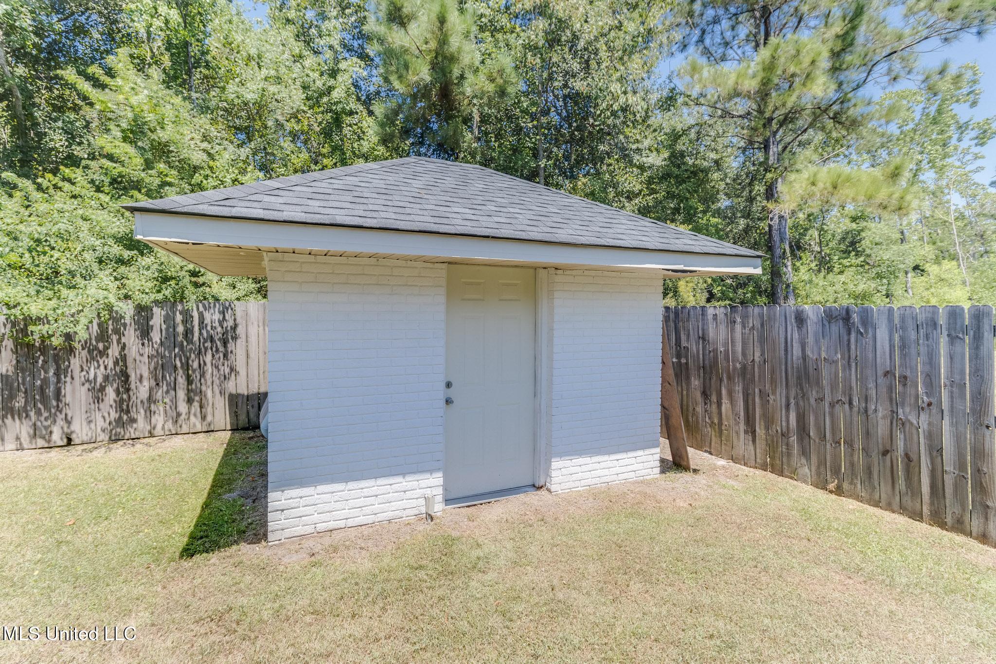 106 Piney Ridge Road Waveland, MS 39576 - Photo 6 of 25 IMG_5699