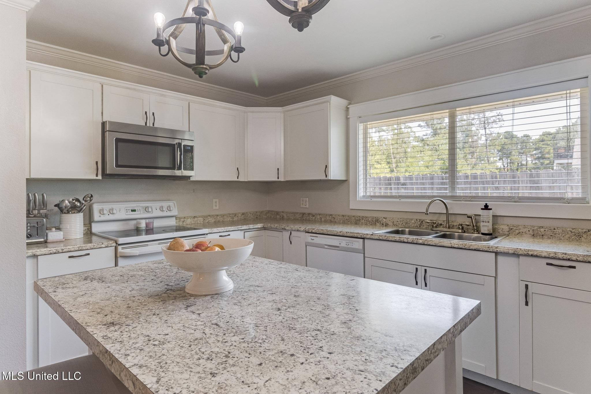 106 Piney Ridge Road Waveland, MS 39576 - Photo 9 of 25 IMG_5708