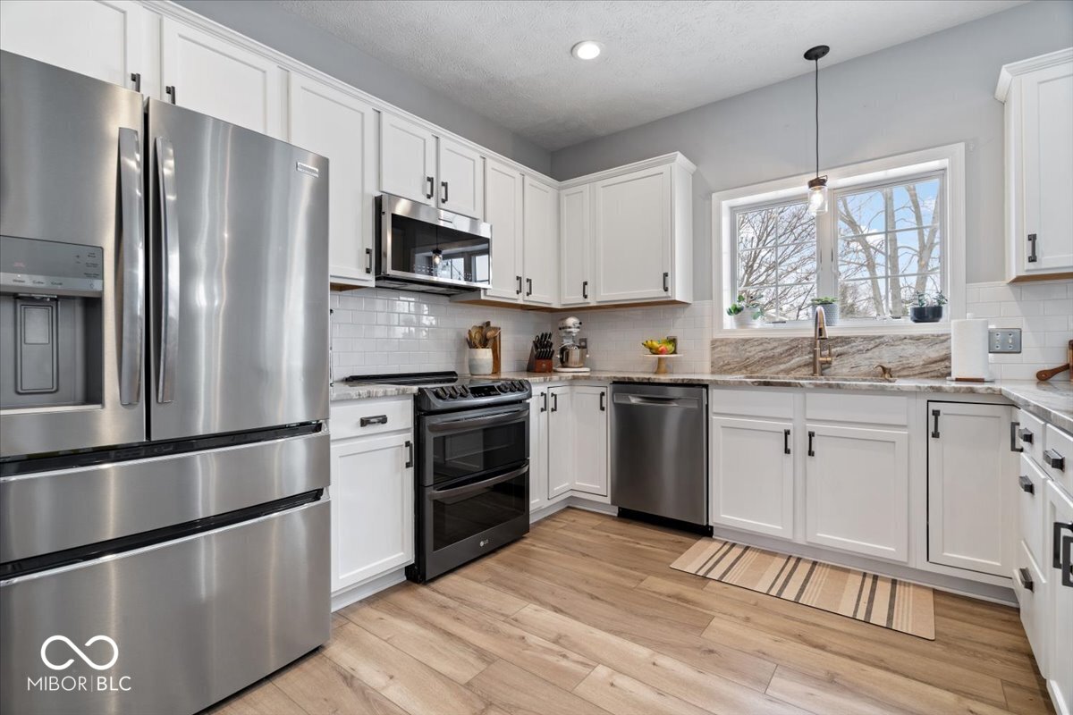 12351 Cobblestone Drive Fishers, IN 46037 - Photo 5 of 58