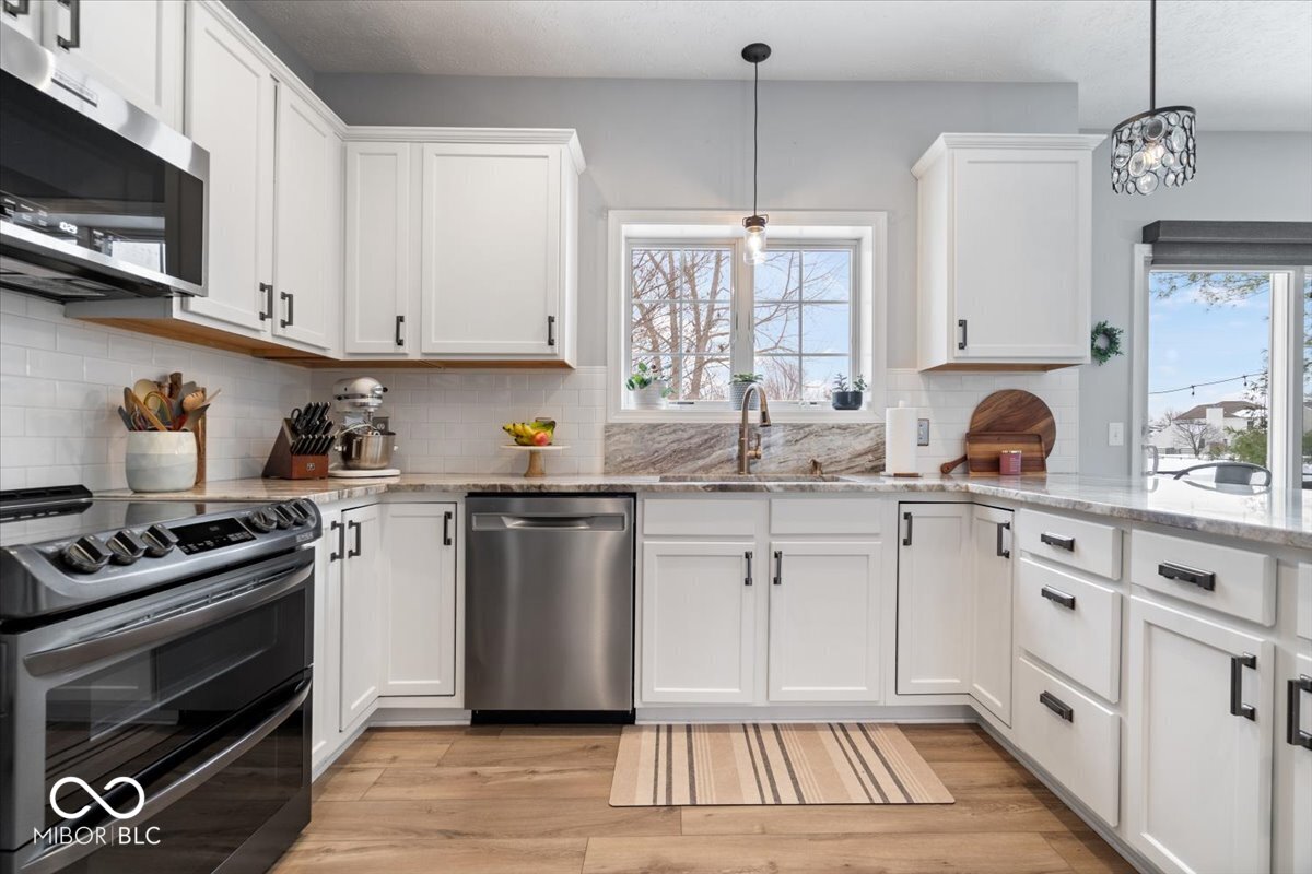 12351 Cobblestone Drive Fishers, IN 46037 - Photo 6 of 58