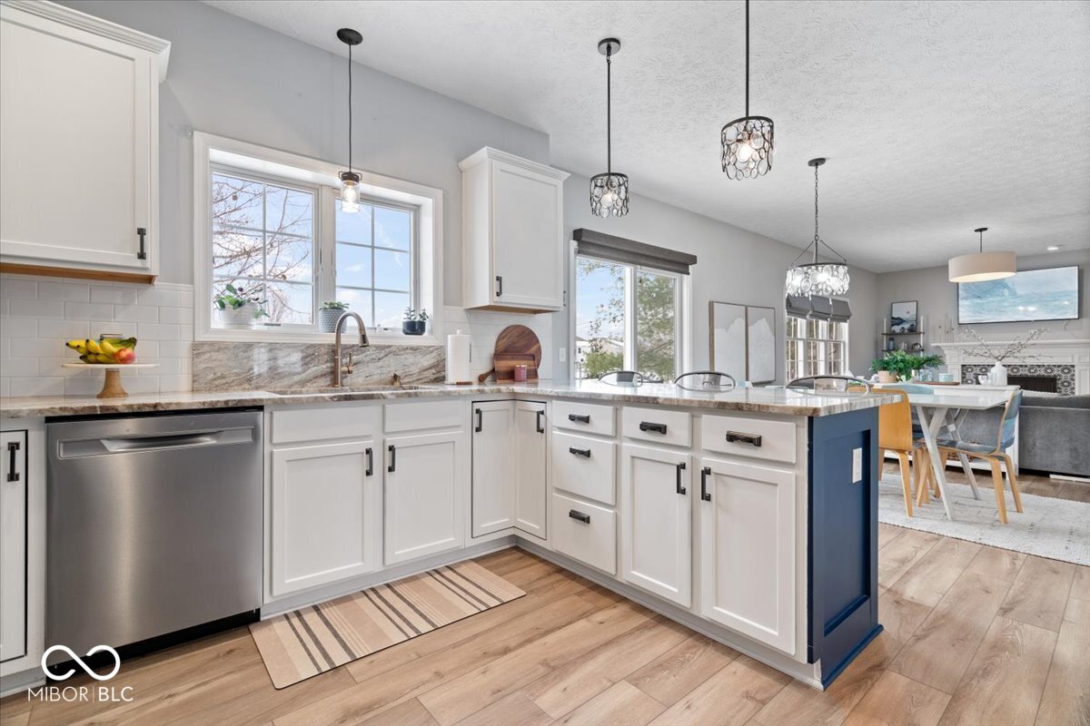 12351 Cobblestone Drive Fishers, IN 46037 - Photo 7 of 58