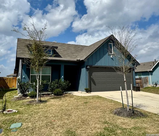 $1,950 | 417 Deborah Drive, New Braunfels, TX 78130