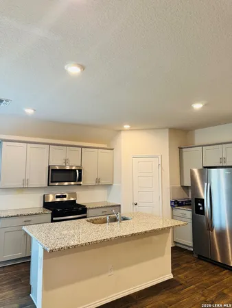 $1,950 | 417 Deborah Drive, New Braunfels, TX 78130