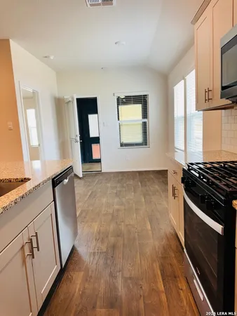 $1,950 | 417 Deborah Drive, New Braunfels, TX 78130