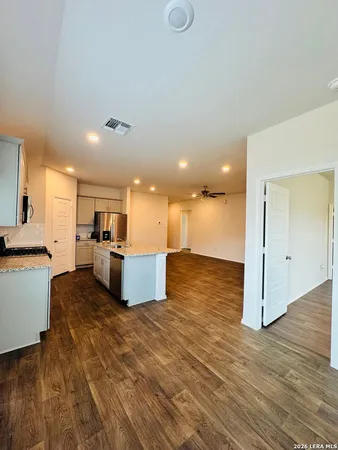 $1,950 | 417 Deborah Drive, New Braunfels, TX 78130