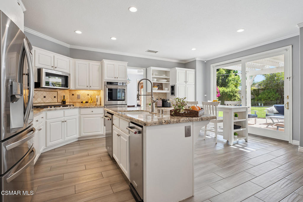 206 Shady Hills Court Simi Valley, CA 93065 - Photo 14 of 84