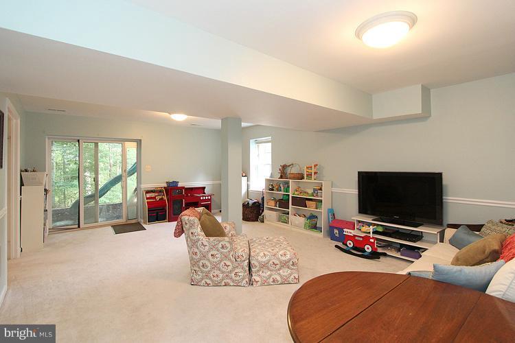 1260 Lamplighter Way Reston, VA 20194 - Photo 14 of 30 a living room with furniture and a flat screen tv
