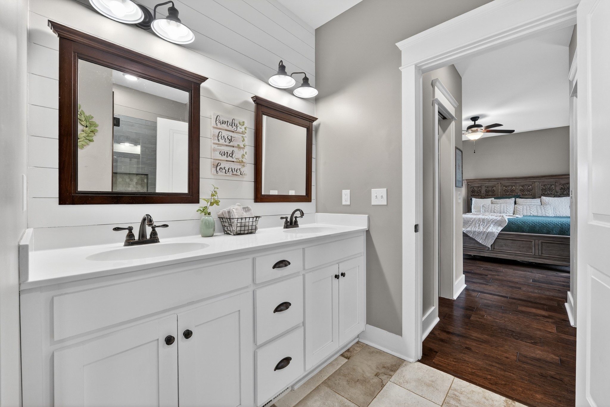 39 Boning Road Fayetteville, TN 37334 - Photo 23 of 43 a en suite bathroom with a double vanity sink and a mirror