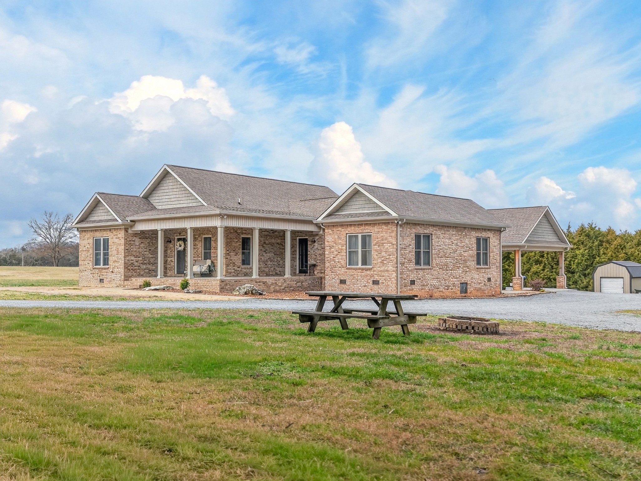 39 Boning Road Fayetteville, TN 37334 - Photo 41 of 43 a front view of a house with a garden