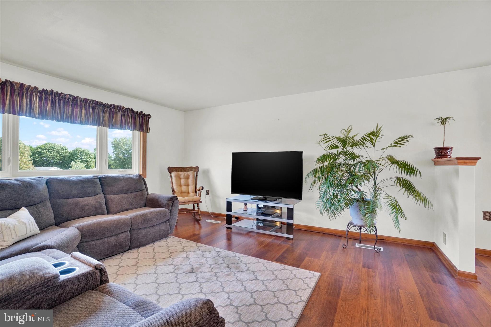 8076 Hickory Road Stewartstown, PA 17363 - Photo 10 of 55 Gallery Image 10